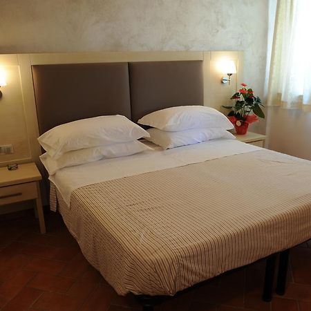 Super Relais Stella Hotel Signa Bagian luar foto